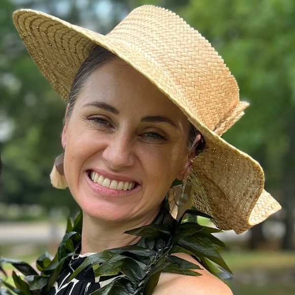 Meet your Posher, Katie - Picture 1 of 3